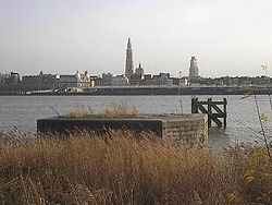 Вид с левого берега Шельды у Антверпена