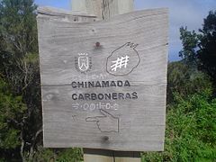 Señal indicando la dirección Chinamada-Las Carboneras.