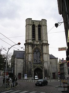 La tour de l'église Saint-Michel de Gand, inachevée, était prévue pour 132 m.