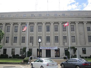 Union County Courthouse in El Dorado (2011). Dieses 1927 im Stile von Greek Revival und Neoklassizismus errichtete Courthouse ist seit Juni 1983 im NRHP eingetragen.[1]