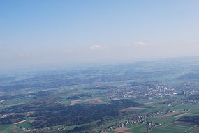 Heimenhausen kaj Herzogenbuchsee, fotita el balono la 16-an de aprilo 2011