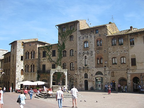 Piazza della Cisterna things to do in Siena