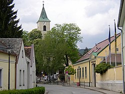 Bad Fischau Thermalbad Kirche.JPG