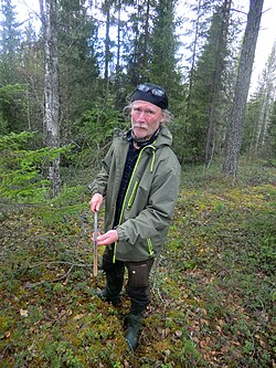 En av upptäckarna, Bernt Ove Viklund, vid den först upptäckta samiska härden i Västernorrlands län.