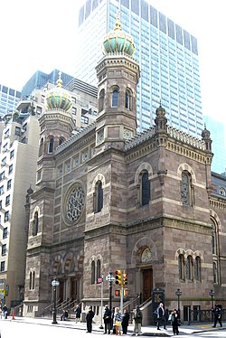 Synagoga na nároží ulic Lexington Avenue a East 55th Street v Midtownu