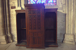 Confessional dans la cathédrale de Bourges