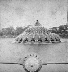 Gaslit outdoors fountain at Grand Army Plaza (Brooklyn, New York, 1873-1897) Grand Army Plaza Fountain 1874.png