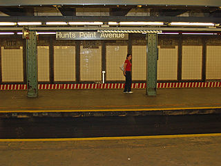 Hunts Point Avenue (IRT Pelham Line) by David Shankbone.jpg