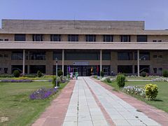 Indira Gandhi Auditorium lies immediately in the south-west corner of museum.