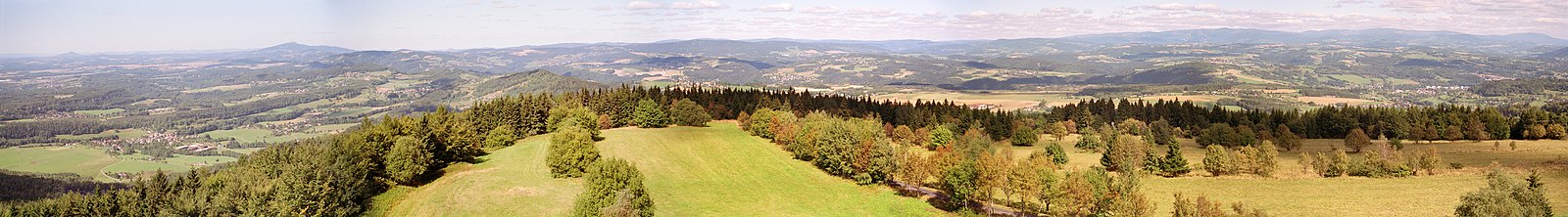 Panorama vido el Kozákov direkte al nordokcidento