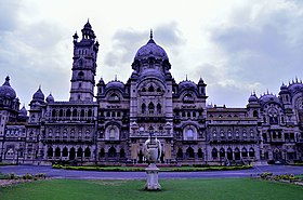 Дворецът Laxmi Vilas, Vadodara.jpg