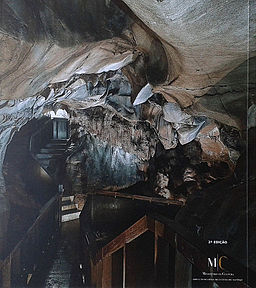 Livros e postais gruta do Escoural (2 из 4) .jpg
