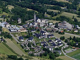 Mercury van boven gezien met de katholieke kerk St Bernard Les Tamié