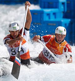 Kusnezow (links) mit Dmitri Larionow (rechts) bei Olympia 2016