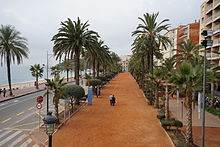 Imatge del Passeig Verdaguer amb l'Ajuntament al fons