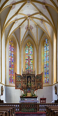 圖為奧地利薩爾茨堡州普法爾韋爾芬教區教堂（德語：Pfarrkirche Pfarrwerfen）的內壁和聖壇。