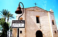Дорога в Лос-Анджелес - настоящий колокол Эль Камино перед миссией Сан-Габриэль (5540781815) .jpg