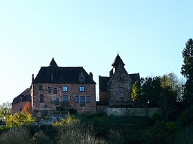 Le manoir et l'église de Saint-Cyr-la-Roche