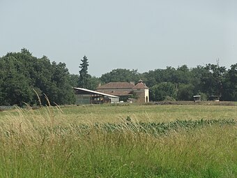 Quatrième pigeonnier et exploitation agricole.