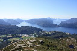 Sand och Sandsfjorden.