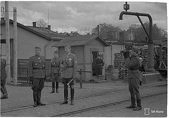 TK-kuvaaja Felix Forsman kuvaa Mannerheimia ja kenraali Heinrichsiä Mikkelin asemalla.