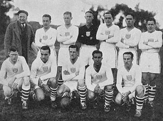 פלורי (שורה ראשונה, רביעי משמאל) בתמונה קבוצתית עם נבחרת ארצות הברית במונדיאל 1930
