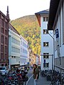 Blick in die Grabengasse mit der Straßenfront der Neuen Universität