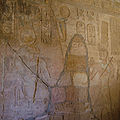 Taharqa di hadapan dewa Amun di Gebel Barkal (Sudan), di kuil B300
