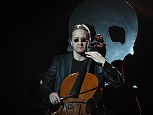 Manninen performing with Apocalyptica in 2007
