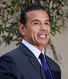 AntonioVillaraigosaHWOFMay2013.jpg