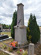 Monument aux morts, situé dans le cimetière.