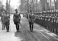 "Oslava 70. narozenin generálplukovníka Hanse von Seeckta v Berlíně. Zleva: generál Werner von Fritsch, polní maršál Werner von Blomberg a generálplukovník Hans von Seeckt."