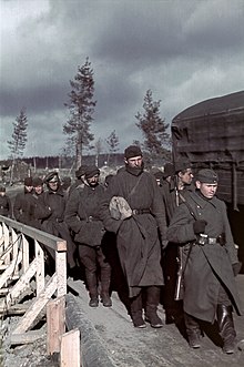 Soviet prisoners used as labourers in 1941 under German guard Captured Soviet prisoners of war used for working duty 1941 Finland.jpeg