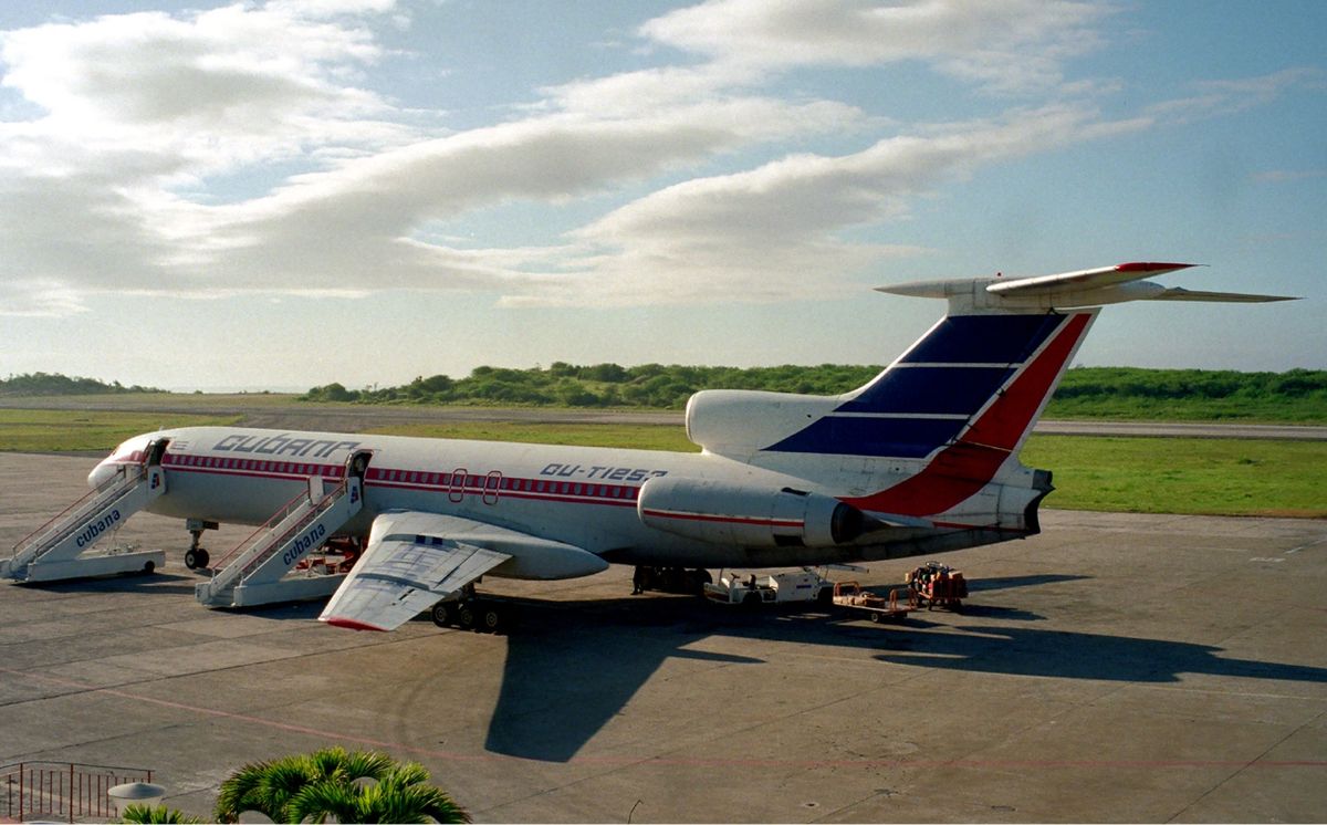 Cubana Tupolev Tu-154B-2 Regis.jpg