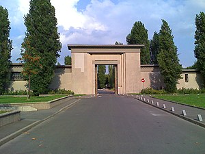 Entrée principale du cimetière parisien de Thiais.