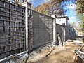 بناء سياج خرساني باستخدام قوالب الخرسانة المصنوعة من الألومنيوم