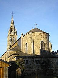 L'abside et le clocher de l'église Saint-Pierre-et-Saint-Paul.