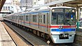 前部標識灯や後部標識灯の意匠が変更された6次車（3828編成） （2013年6月 京成小岩駅）