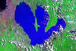 jezero na snímku z Landsatu