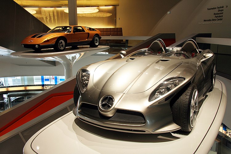 Прототип автомобиля Mercedes-Benz в музее компании, Штутгарт, Германия