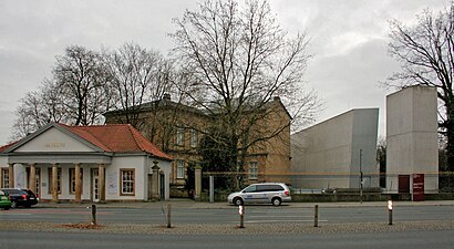 Felix-Nussbaum-Haus (till höger) i museikomplexet i Osnabrück; i mitten Kulturhistoriska museet, till vänster Akzise-Haus.