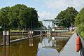 Klappbrücke über die Schleuse