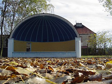 Простая сферическая отражающая раковина в Оструве-Велькопольском, Польша