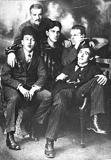 Left to right, futurists Benedikt Lifshits, Nikolai Burluik, Vladimir Mayakovski, David Burliuk and Aleksei Kruchonyj. Between 1912 and 1913. Poshechina obshestvennomu vkusu.jpg