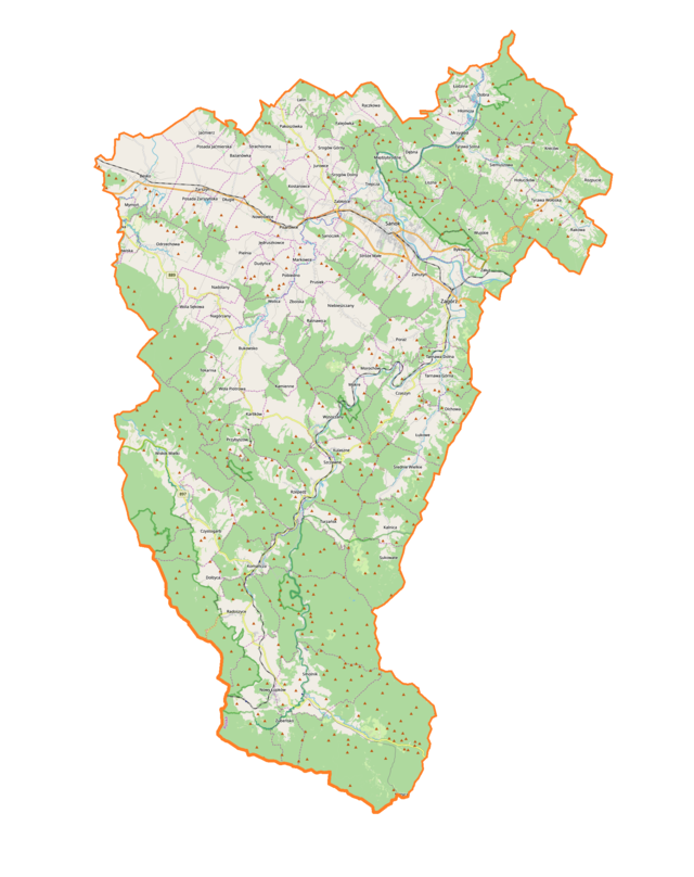Mapa konturowa powiatu sanockiego, blisko centrum na prawo u góry znajduje się punkt z opisem „Zagórz”