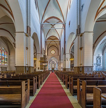 Nave da Catedral de Riga (também chamada de Igreja Dome) é uma igreja evangélica luterana da Letônia e a sede da arquidiocese de Riga. A maior igreja medieval dos Países Bálticos, um monumento arquitetônico de importância nacional. O conjunto da igreja e do mosteiro consiste em bens imóveis pertencentes ao Estado da Letônia e à Igreja Evangélica Luterana da Letônia. (definição 6 453 × 6 530)