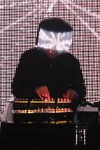 Squarepusher DJing