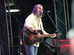 Steve Earle performing in Ireland in 2007 Steve Earle 2.jpg