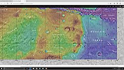 显示拉塞尔陨击坑及其他特征相对位置的陶玛西亚高原地图。