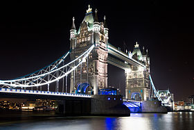 Le Tower Bridge vu de nuit.